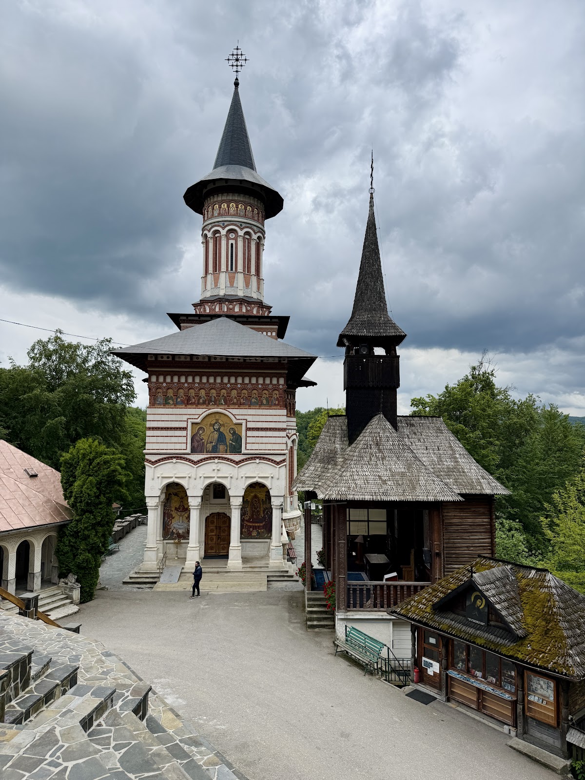 Mănăstirea Rohia - foto 2