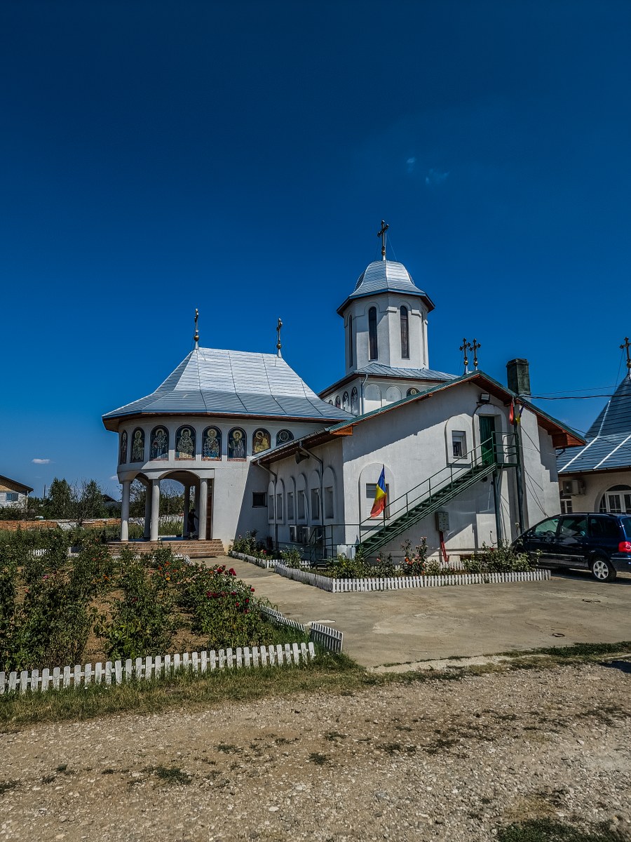 Szentháromság Kolostor - foto 1