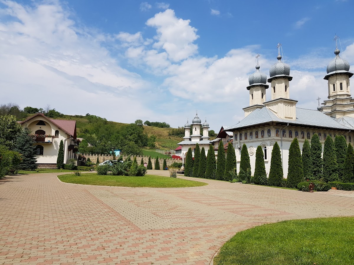 Kloster der Heiligen Dreifaltigkeit Cucova, Landkreis Bacau - foto 2