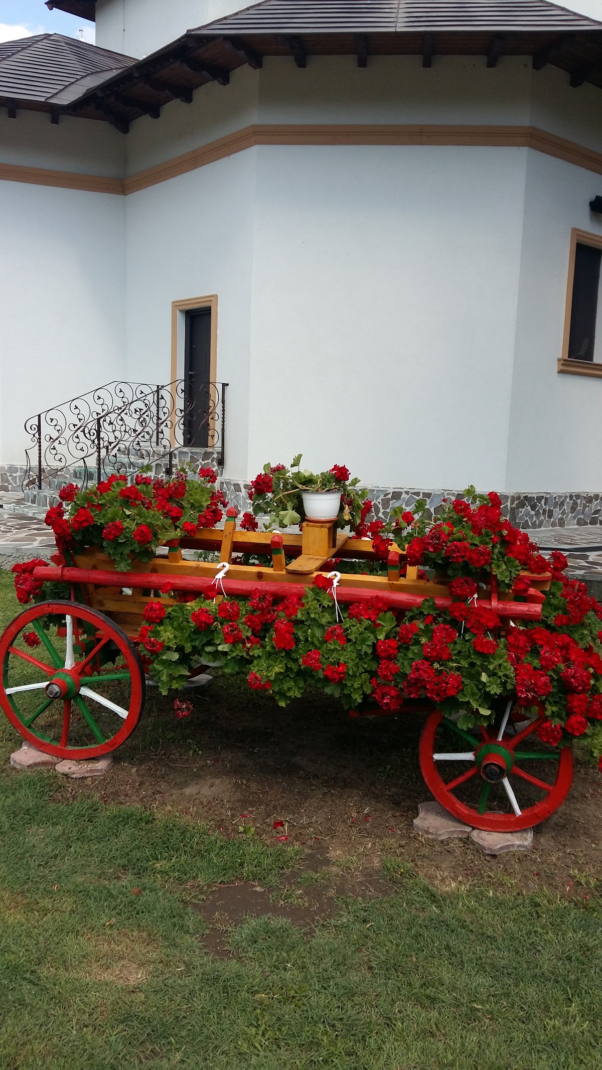 Mănăstirea Sfânta Treime Podul Bulgarului - foto 2