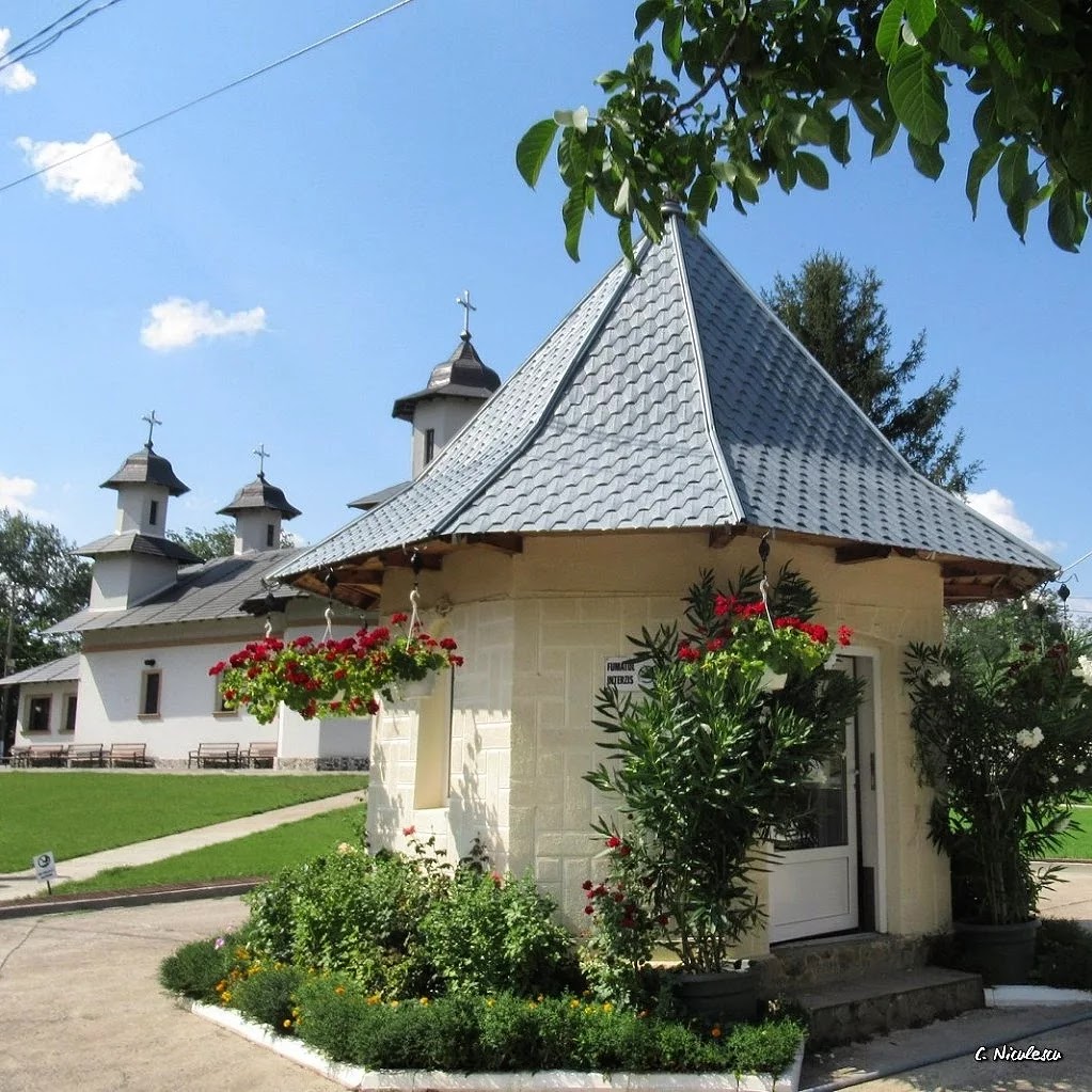 Mănăstirea Sfânta Treime Podul Bulgarului - foto 4