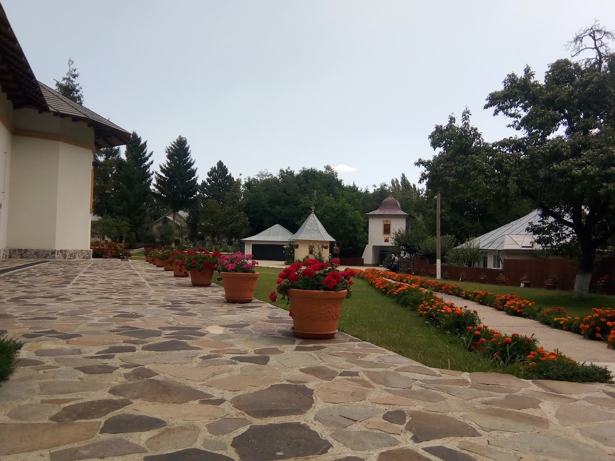 Mănăstirea Sfânta Treime Podul Bulgarului - foto 5