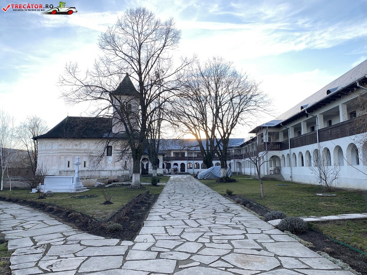 Monasterio „Sfânta Treime” Strehaia - foto 3