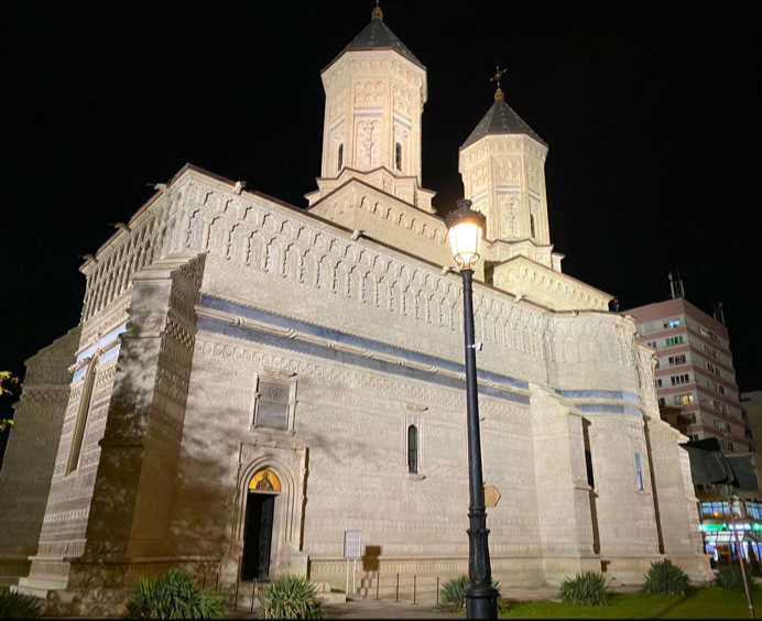 Mănăstirea Sfinții Trei Ierarhi - foto 1