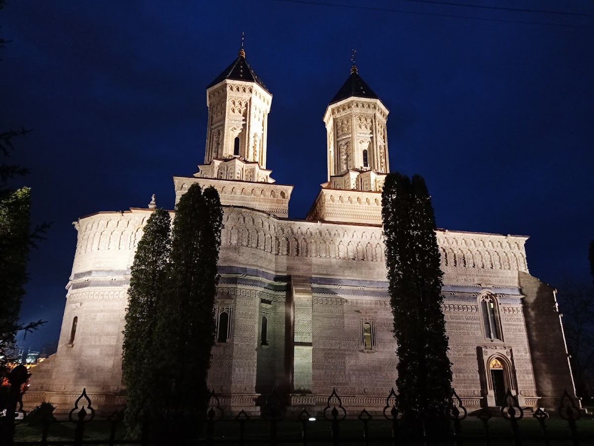 Mănăstirea Sfinții Trei Ierarhi - foto 4