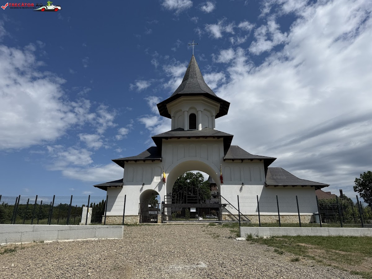 Mănăstirea Sihăstria Dragomirnei. - foto 2