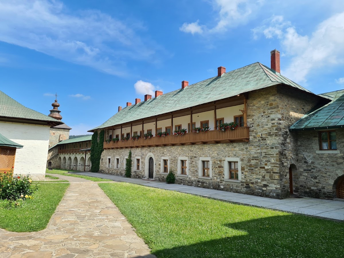 Mănăstirea Slatina - foto 2