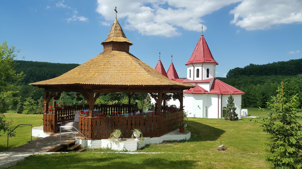 Mănăstirea Ucraineană Sfânta Treime Pereu - foto 2