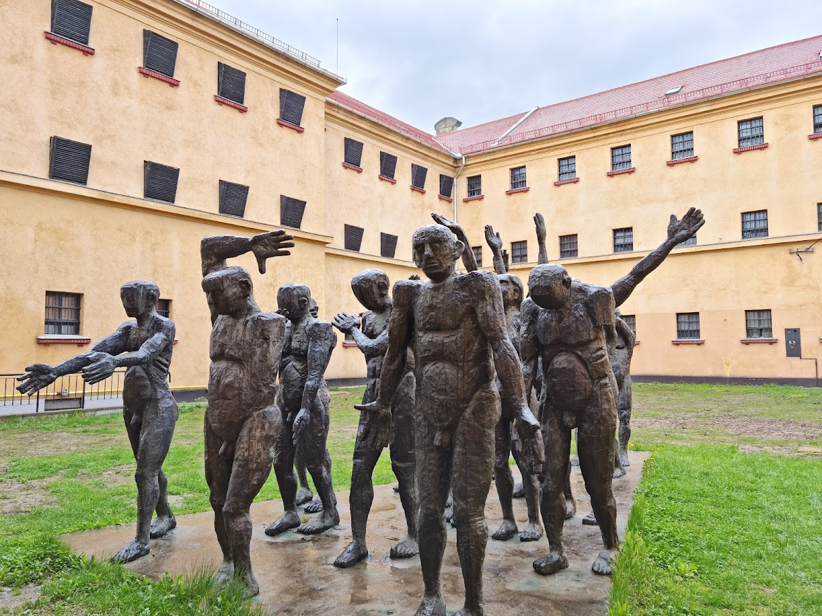 Memorialul Victimelor Comunismului și al Rezistenței - foto 2