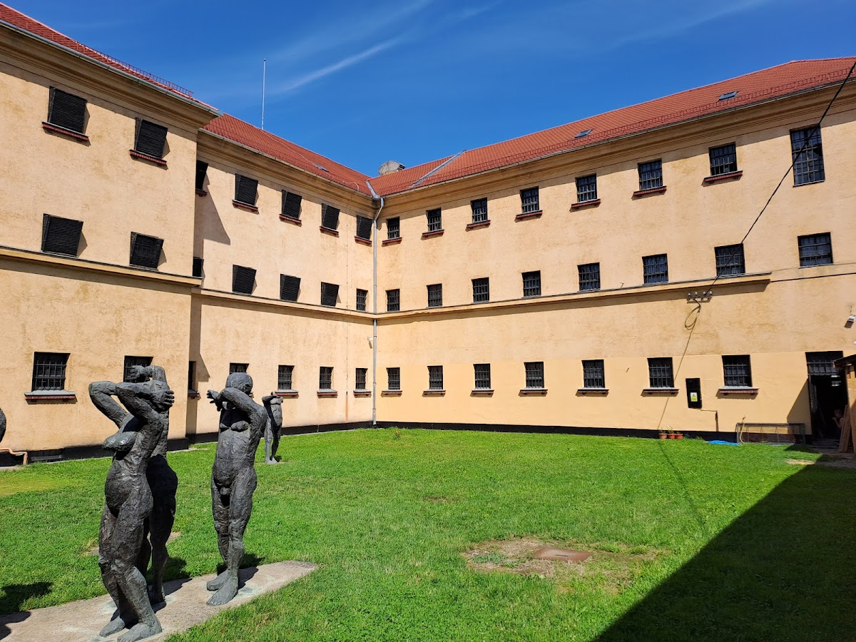 Memorialul Victimelor Comunismului și al Rezistenței - foto 3