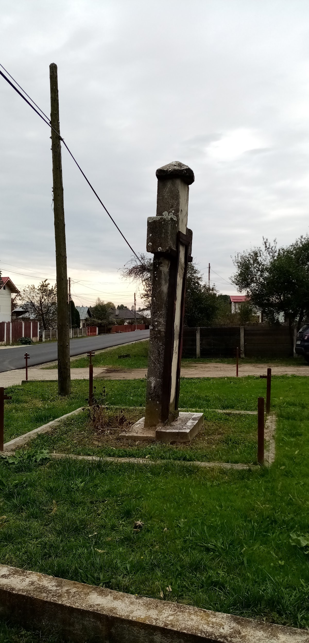 Kőkereszt Emlékmű - foto 2