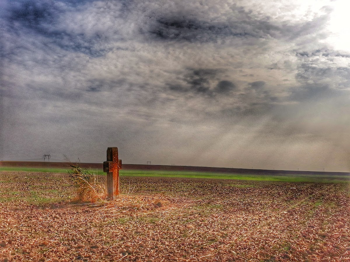 Monument Crucea de Hotar - foto 4
