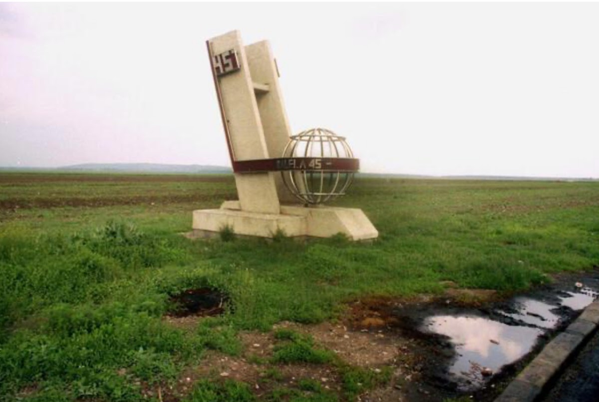 Monumento Paralela 45 DN1 - foto 2