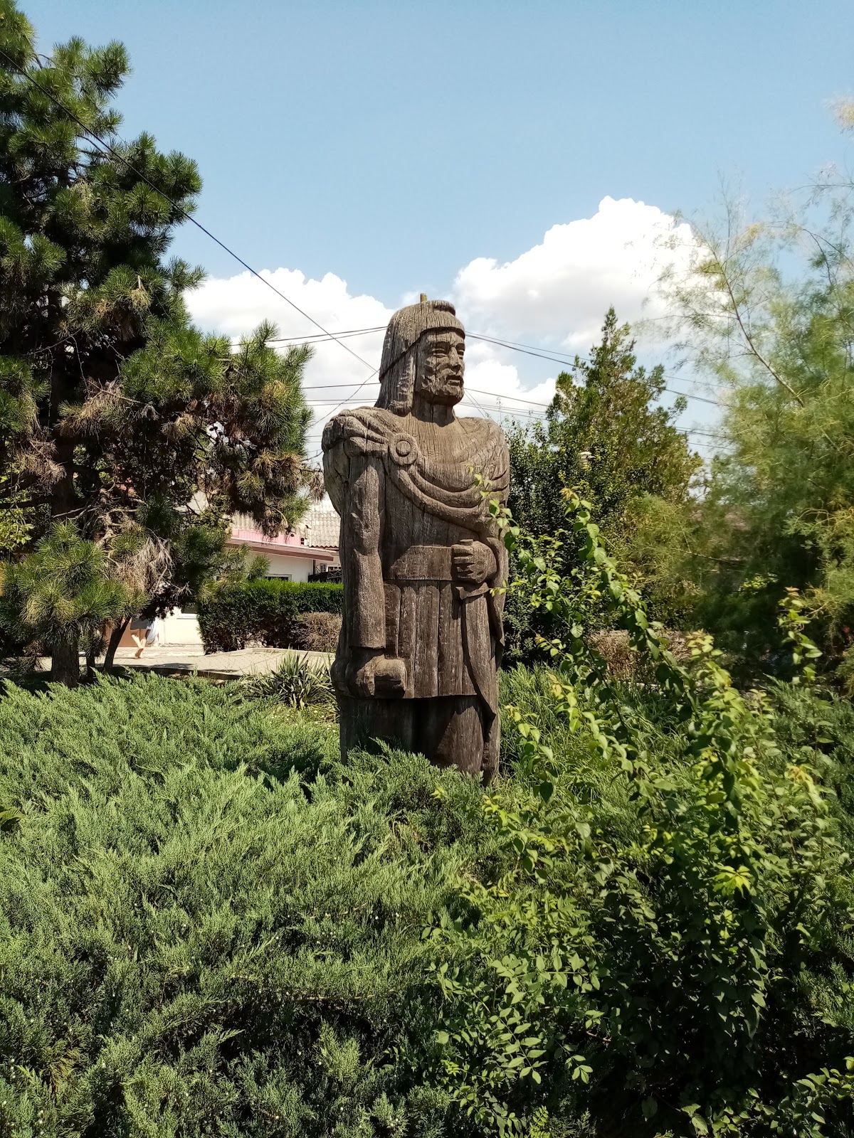 Monument Statui de lemn - foto 3