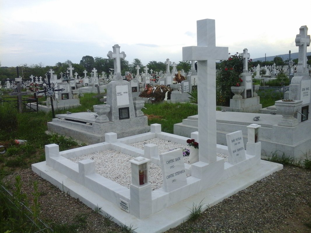 Monumente funerare, cruci marmura si granit