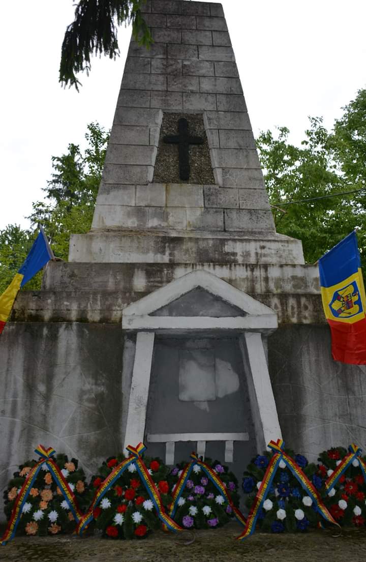 Monumentul Eroilor Borșa - foto 3