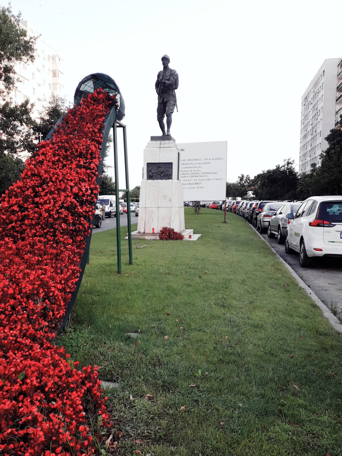 Monumentul eroilor căzuţi în primul şi al doilea război mondial - foto 2