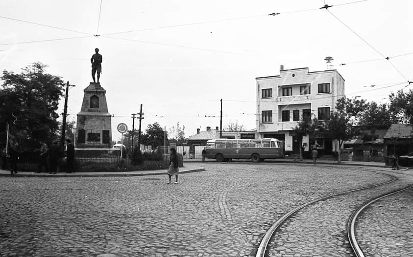 Monumentul eroilor căzuţi în primul şi al doilea război mondial - foto 4