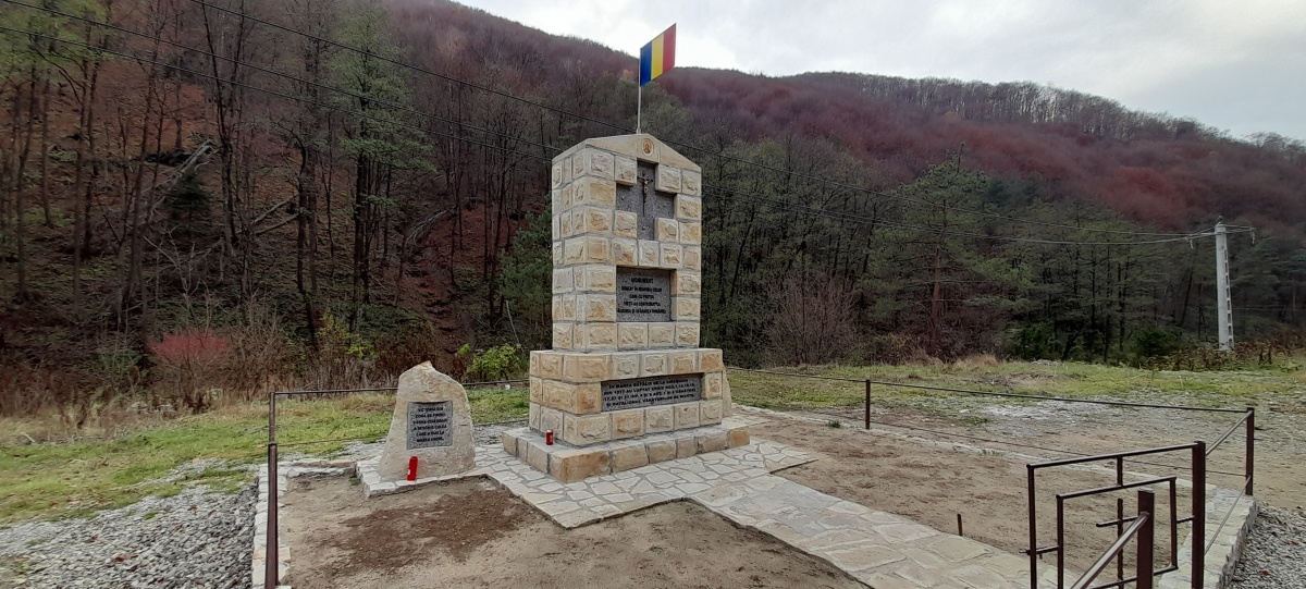 Monumentul Eroilor Cireșoaia - foto 3