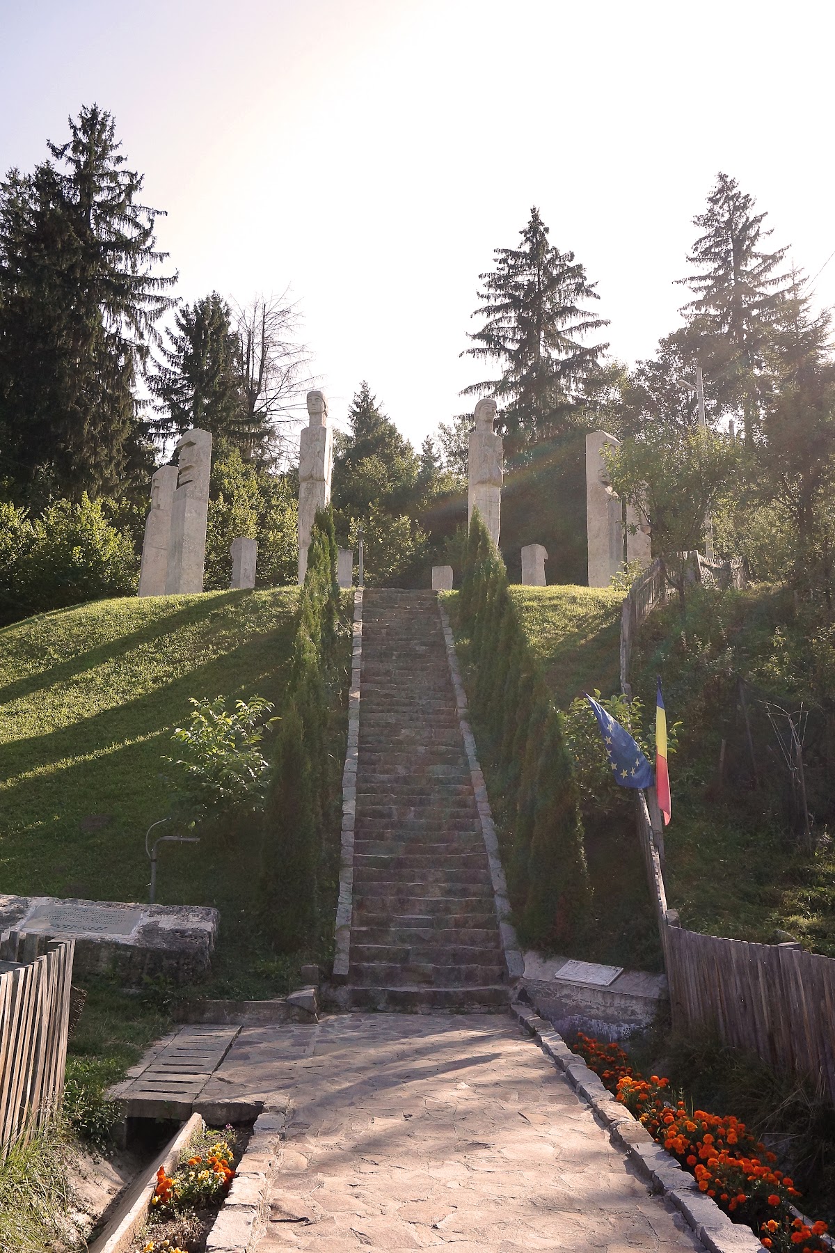 Monumentul eroilor de la Moisei - foto 2