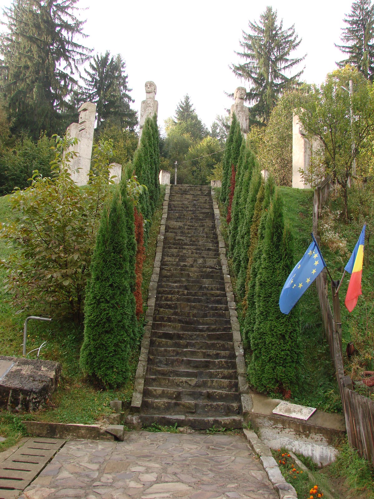 Monumentul eroilor de la Moisei - foto 3