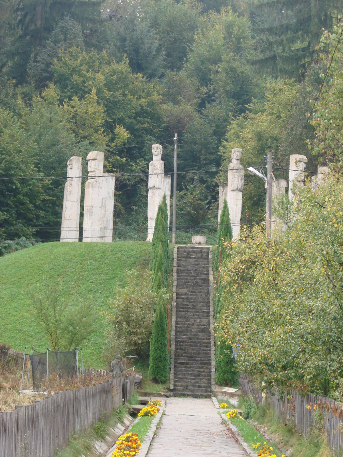 Monumentul eroilor de la Moisei - foto 4