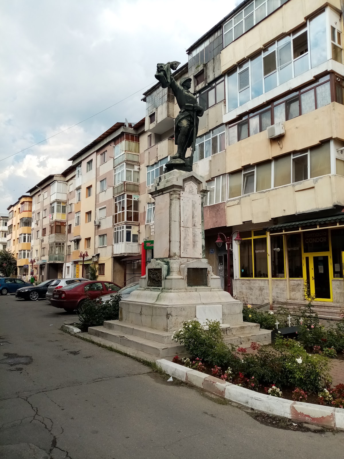 Monumentul Eroilor Găești