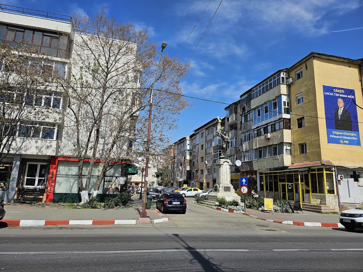Monumentul Eroilor Găești - foto 2