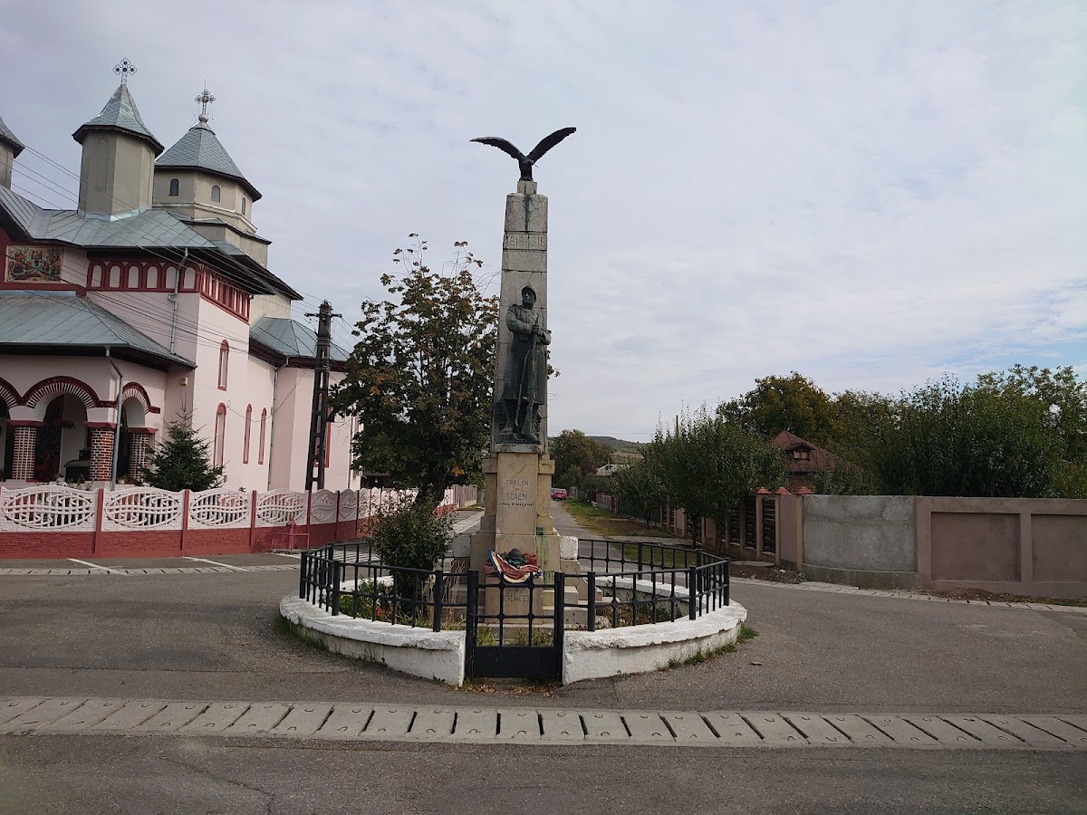 Scăeni Heroes Monument