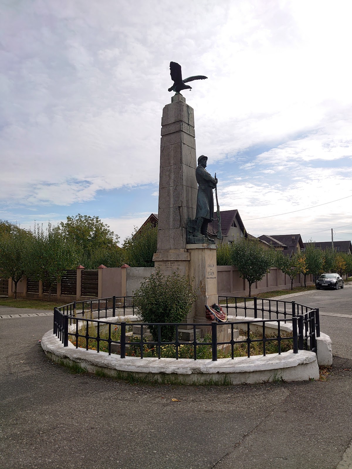 Scăeni Heroes Monument - foto 3