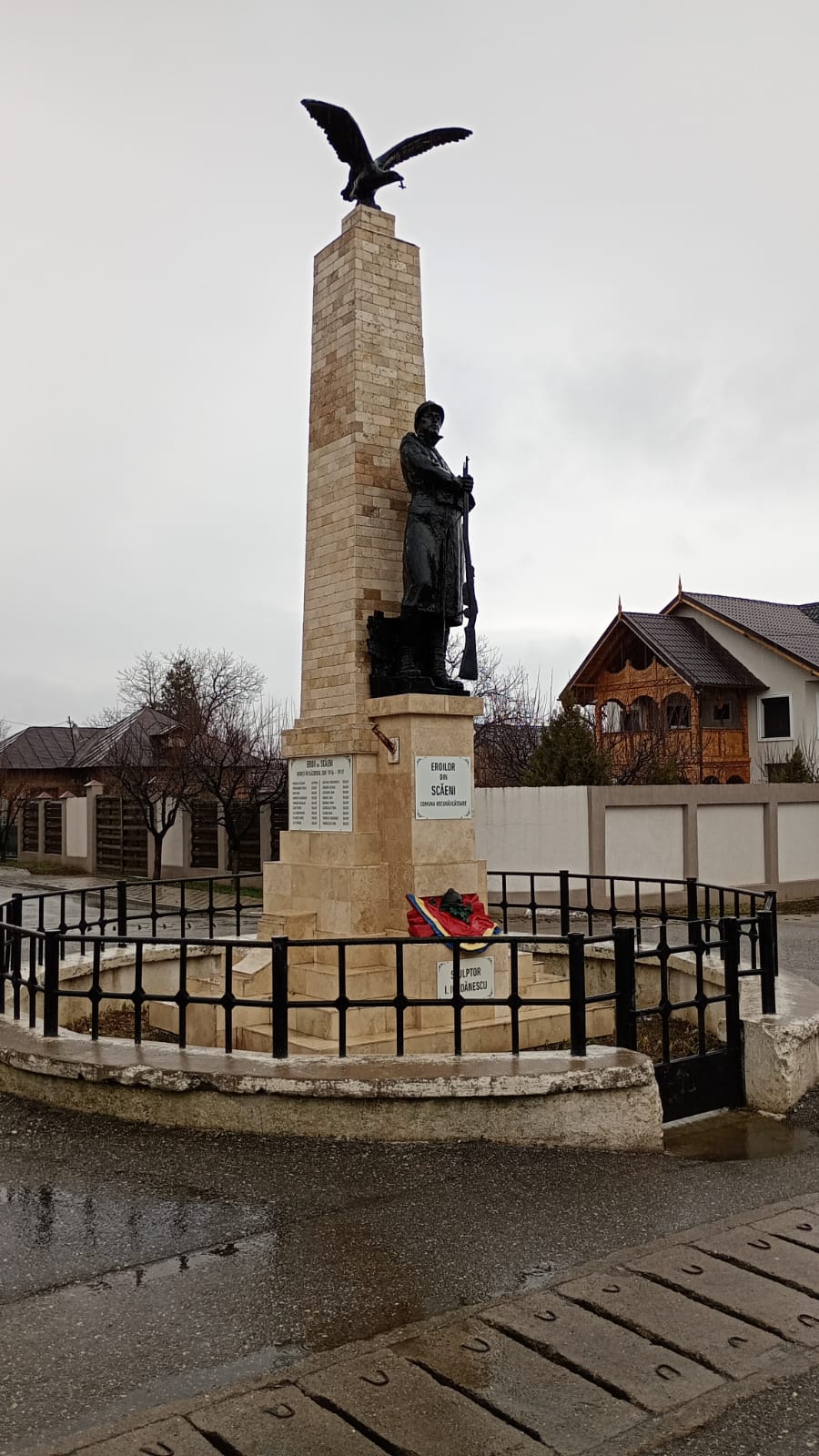 Scăeni Heroes Monument - foto 4