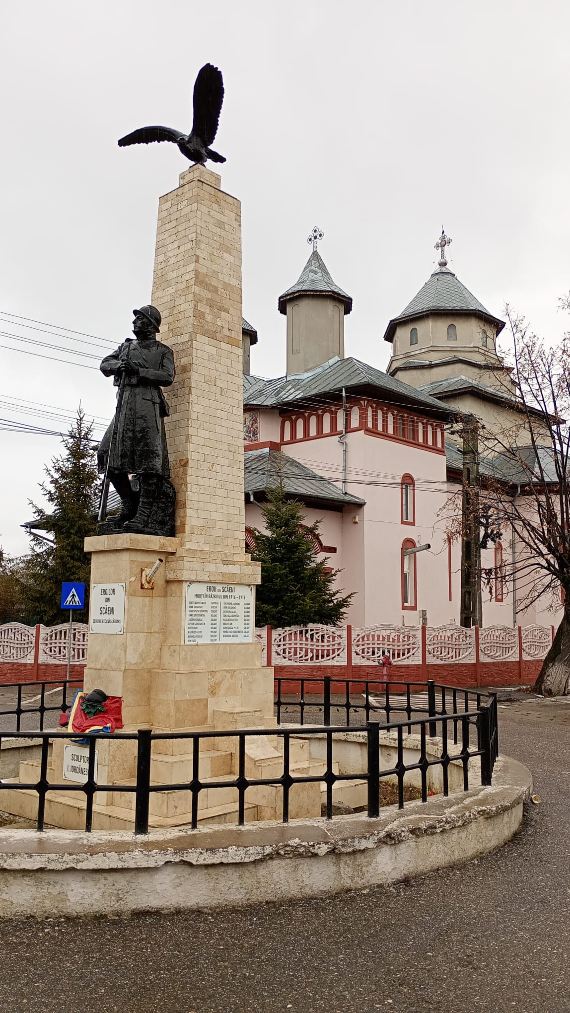 Scăeni Heroes Monument - foto 5