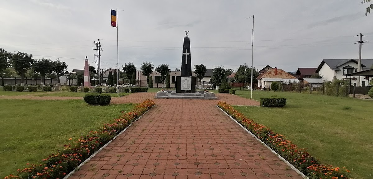 Monumentul Eroilor și Monumentul Ostașilor Sovietici