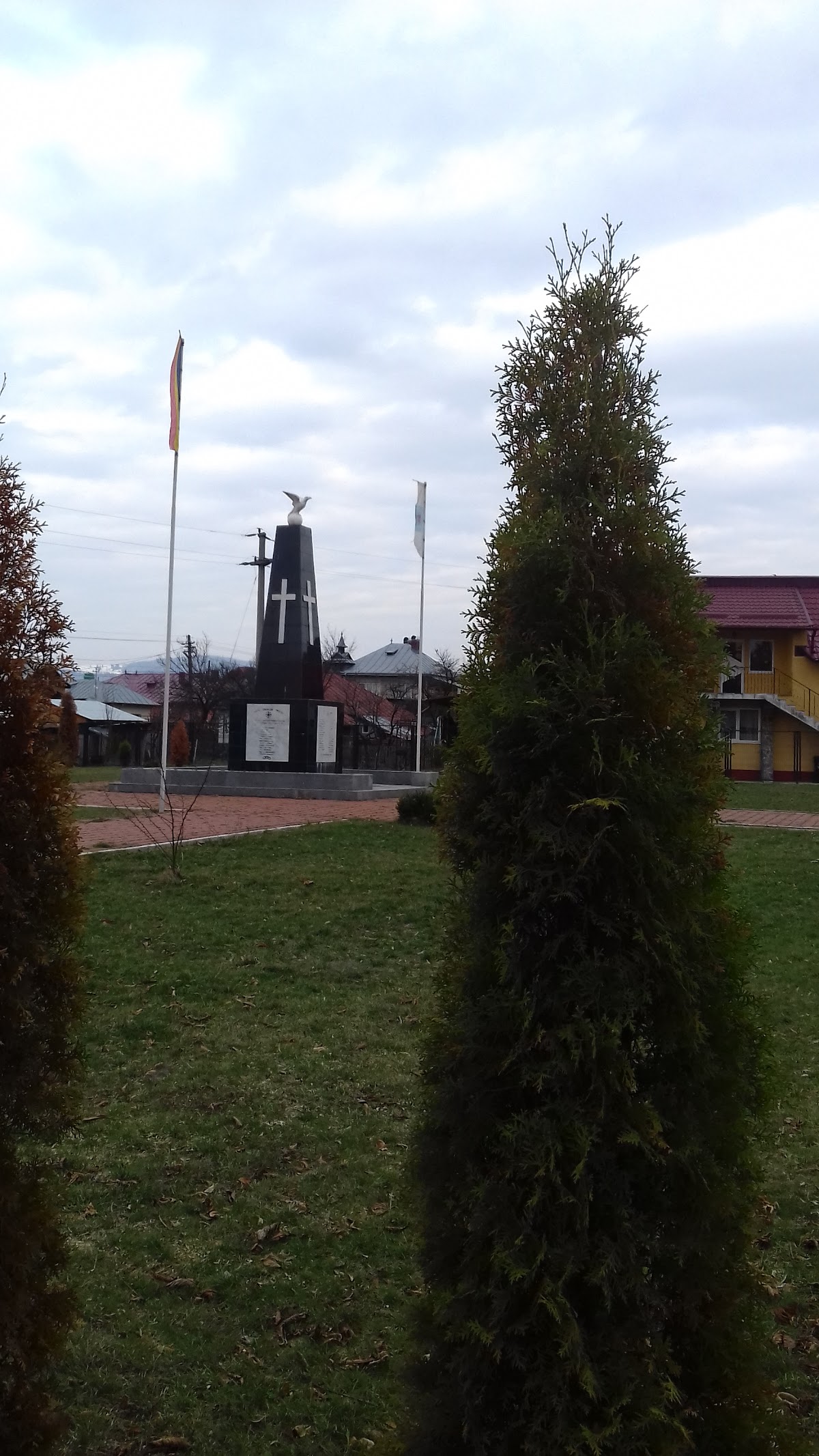 Monument of the Heroes and Soviet Soldiers Monument - foto 2