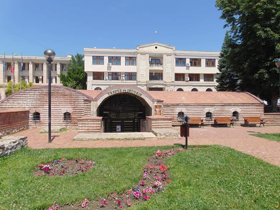 Monument historique “Ensemble de la Place Unirii” - foto 4