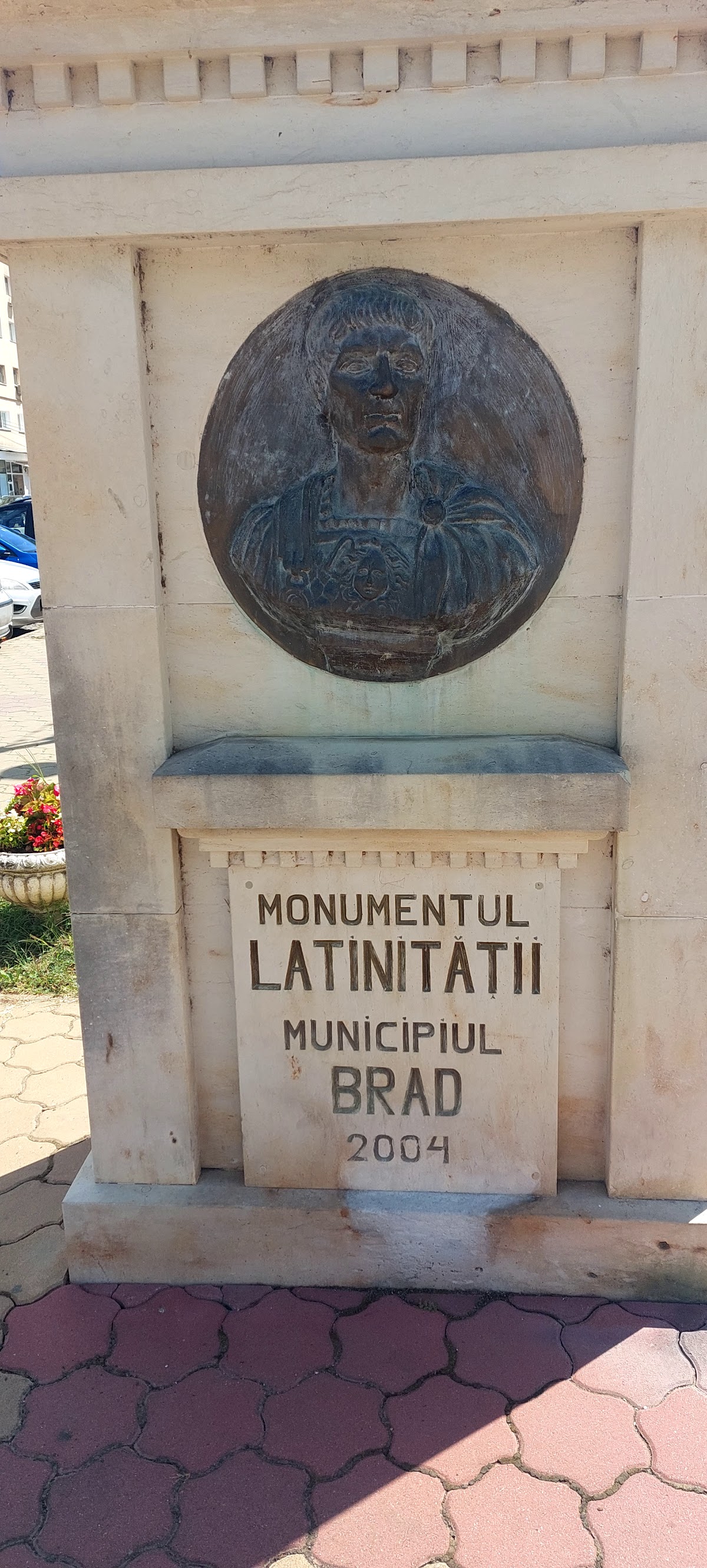 Monumentul Latinității Municipiul Brad - foto 3