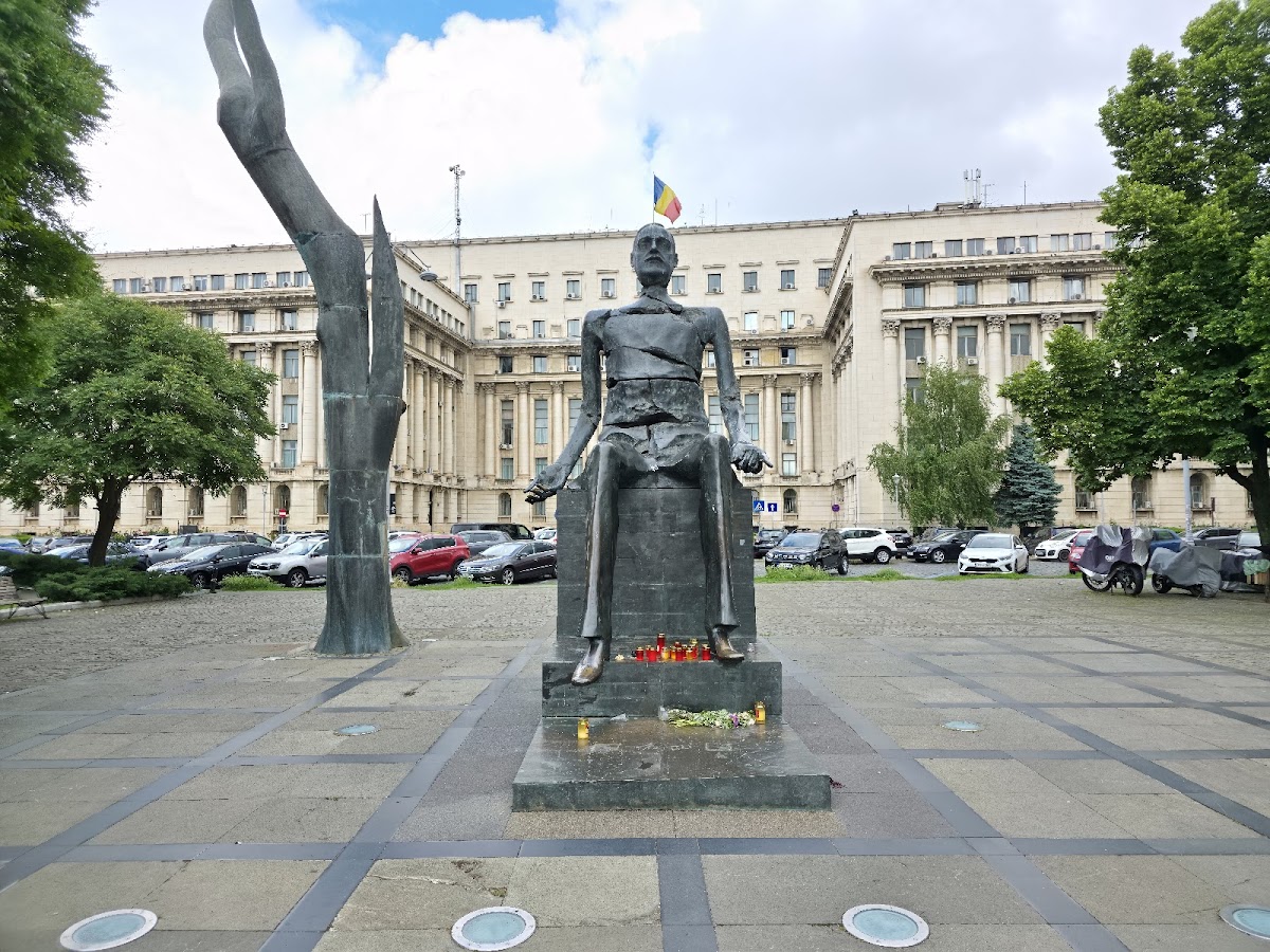 Monumentul lui Iuliu Maniu - foto 1