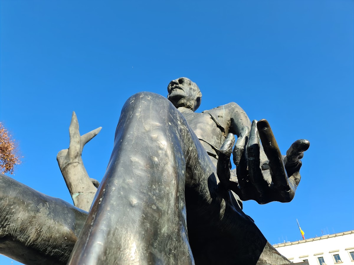 Monumentul lui Iuliu Maniu - foto 2