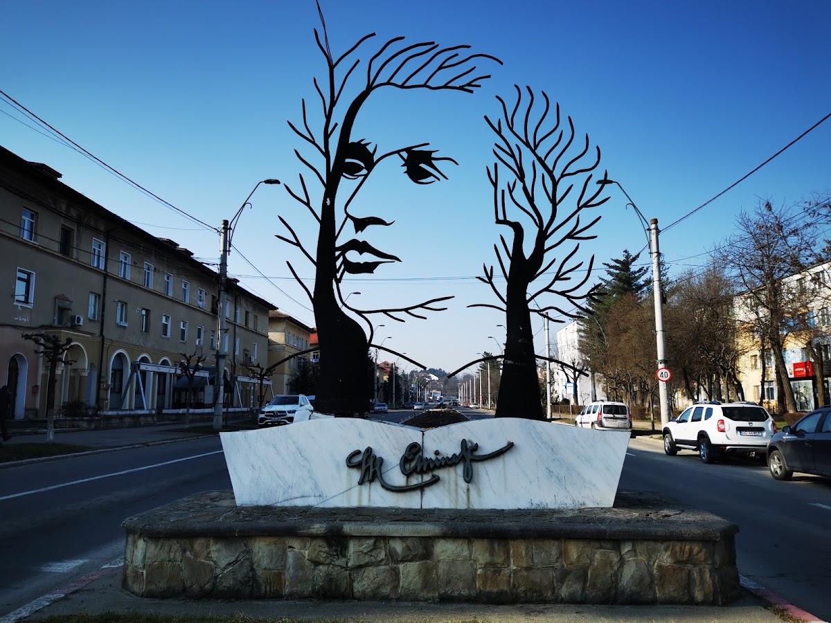 Denkmal für Mihai Eminescu - foto 2