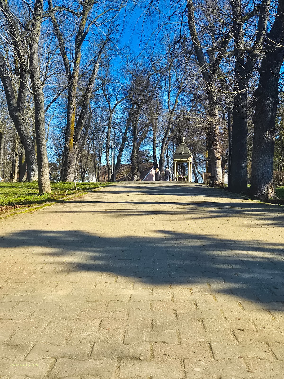 Students' Monument - foto 4