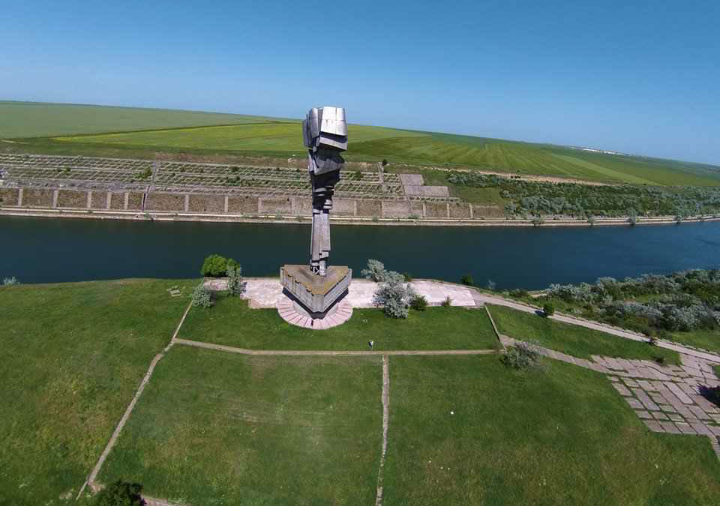 Monumentul Tineretului - foto 2