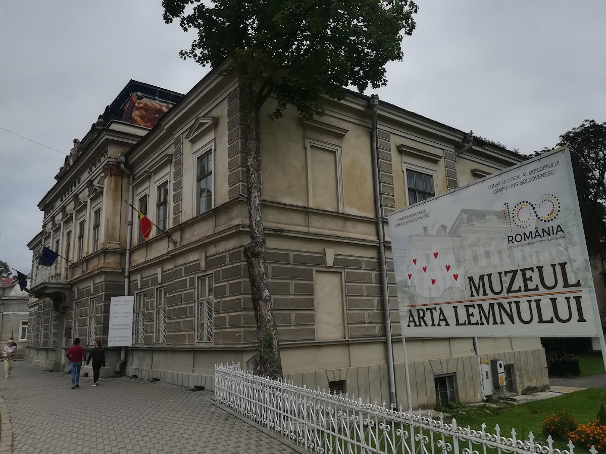 Muzeul Arta Lemnului - foto 2