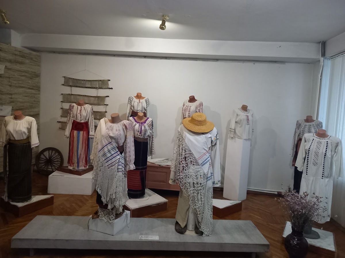 Muzeul de istorie si etnografie Ungheni - foto 5