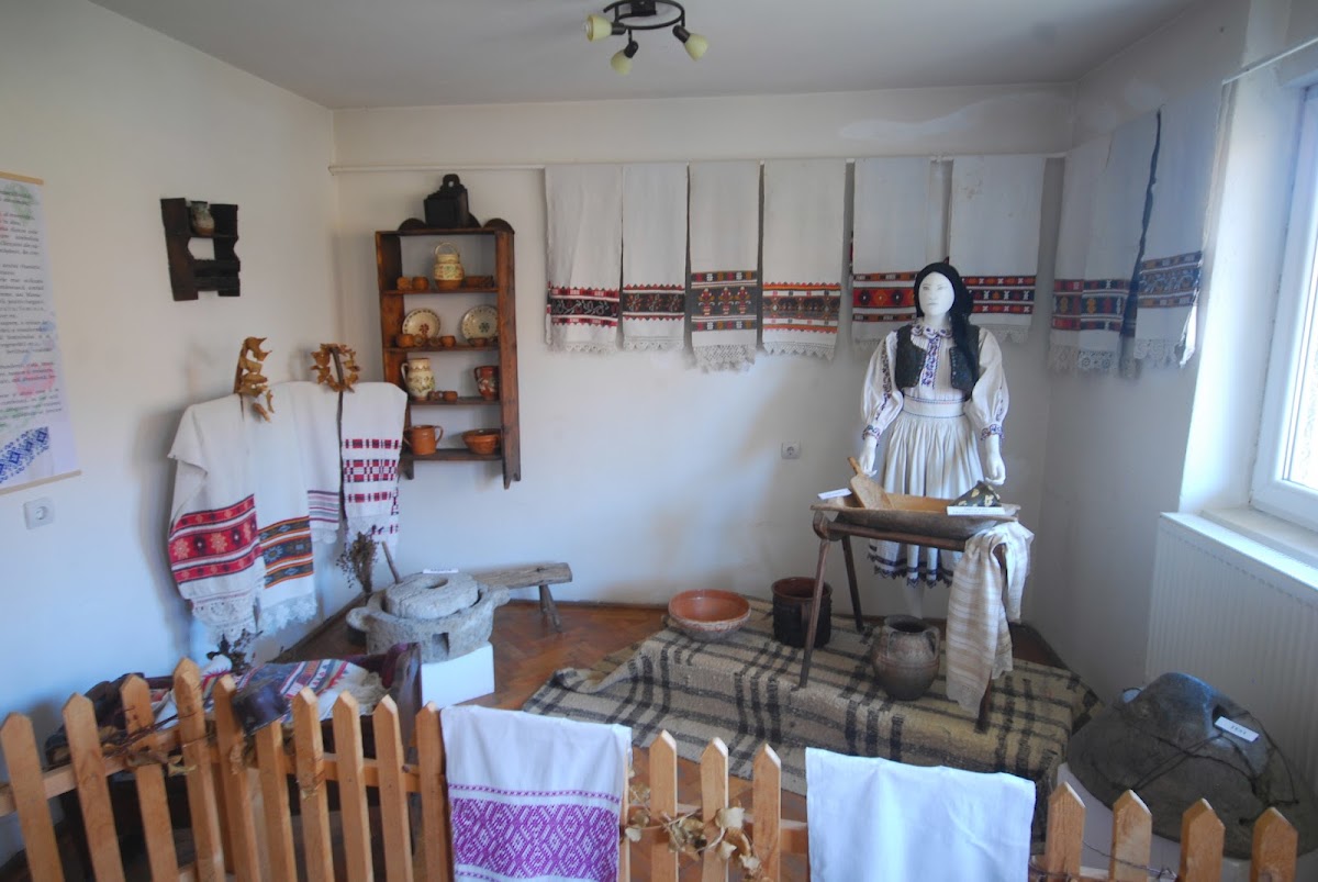 Muzeul etnografic Brad - foto 5