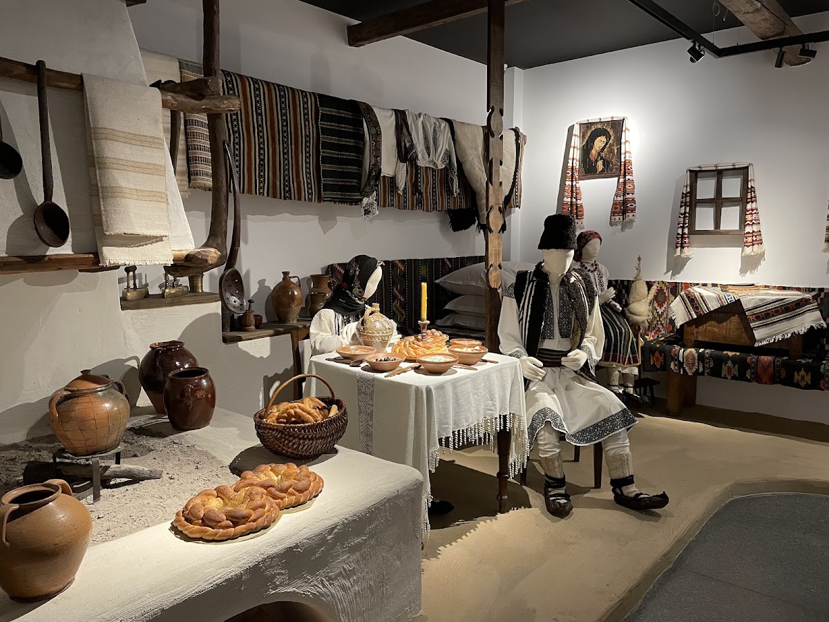 Muzeul Obiceiurilor Populare din Bucovina - foto 3