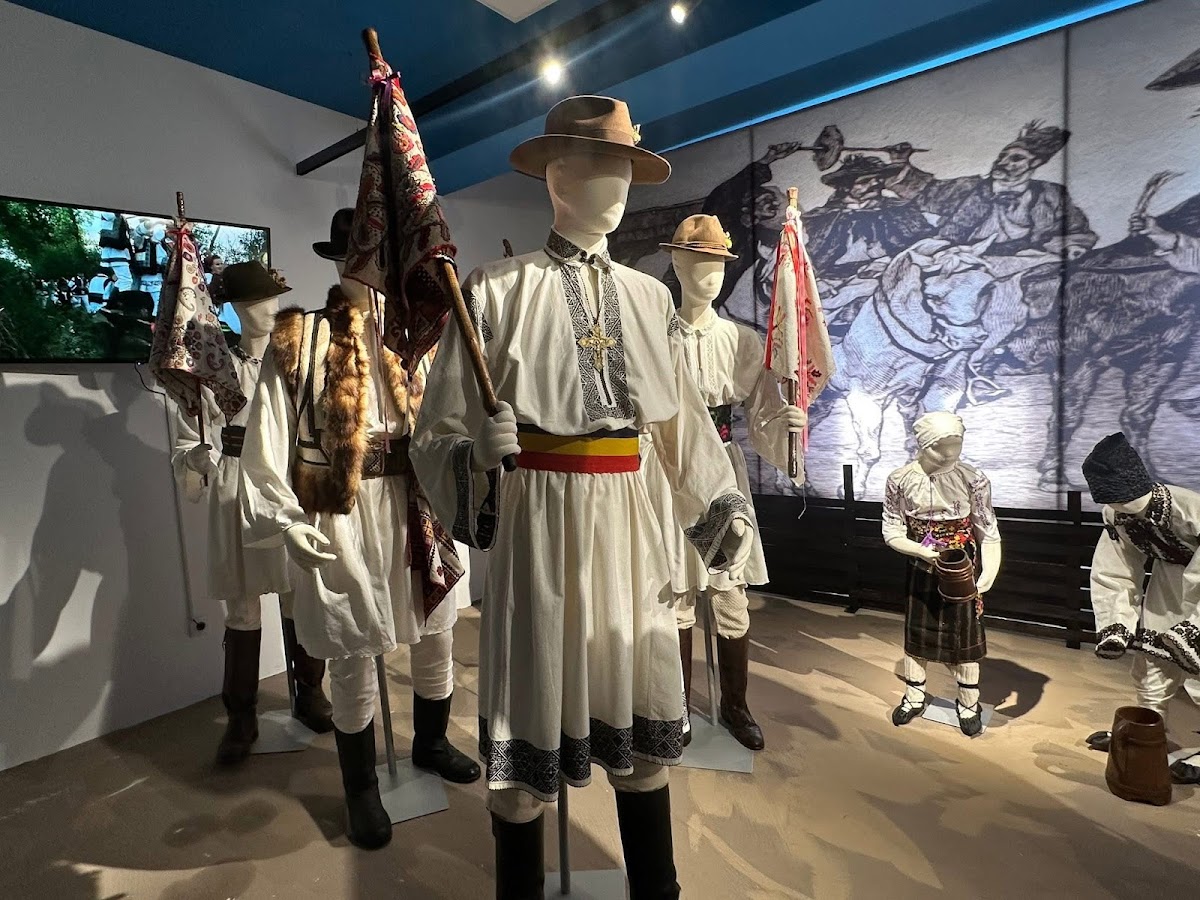 Muzeul Obiceiurilor Populare din Bucovina - foto 4