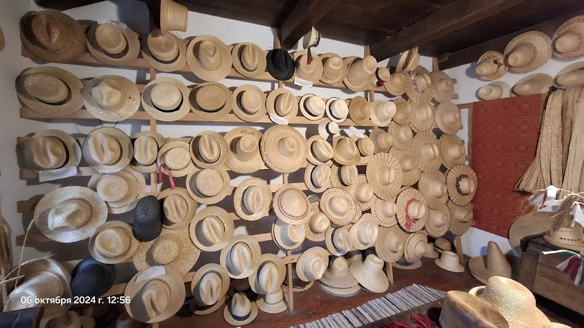 Muzeul Pălăriilor de Paie - foto 2