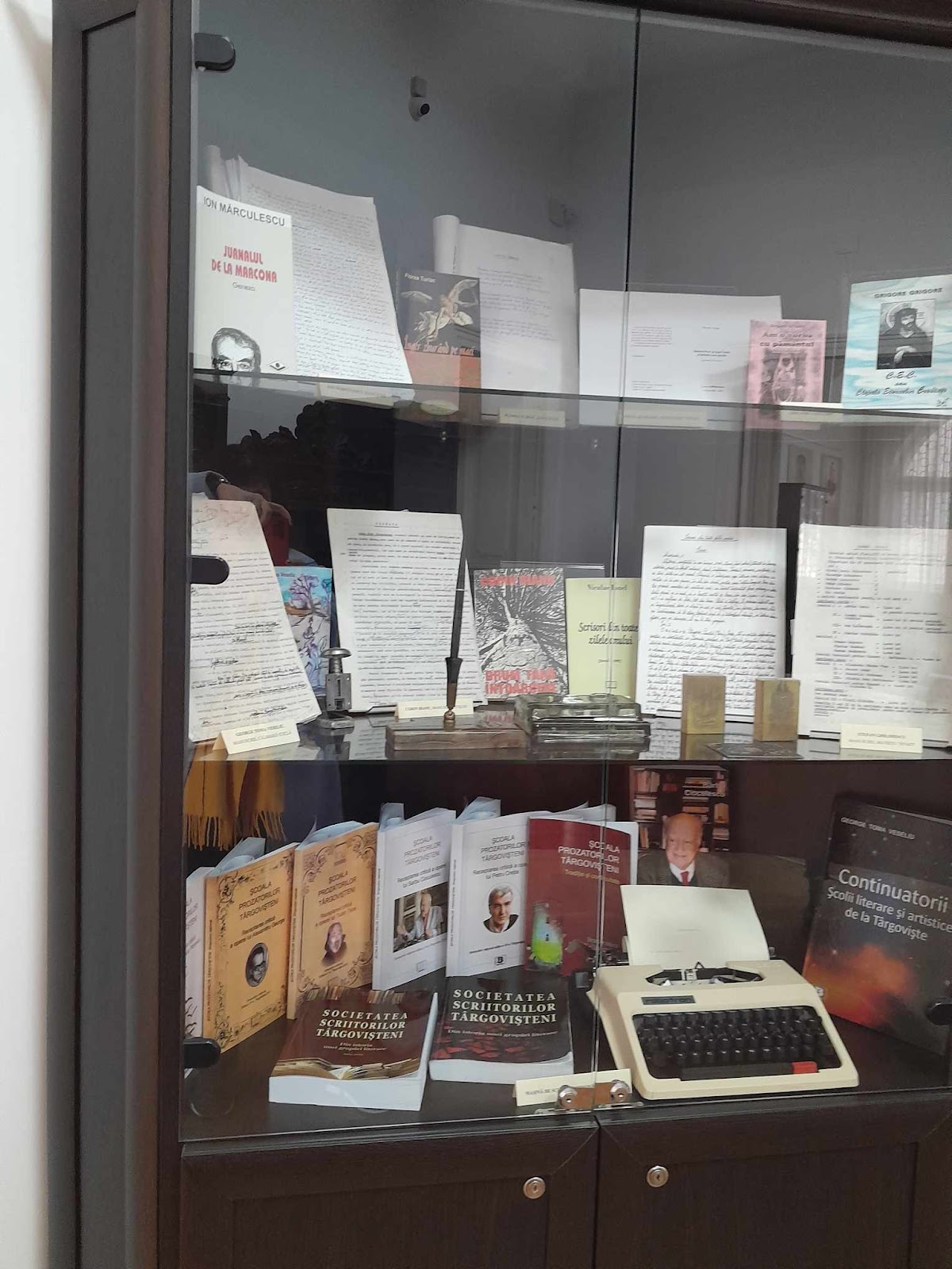 Muzeul Scriitorilor Dâmbovițeni - foto 4