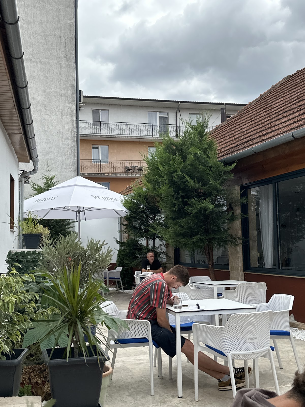 OLIVES Restaurant - foto 1