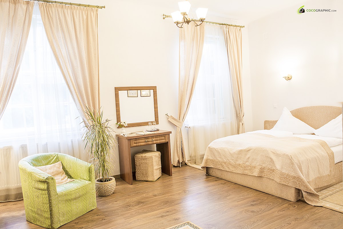 Palatul Brukenthal Avrig - foto 2